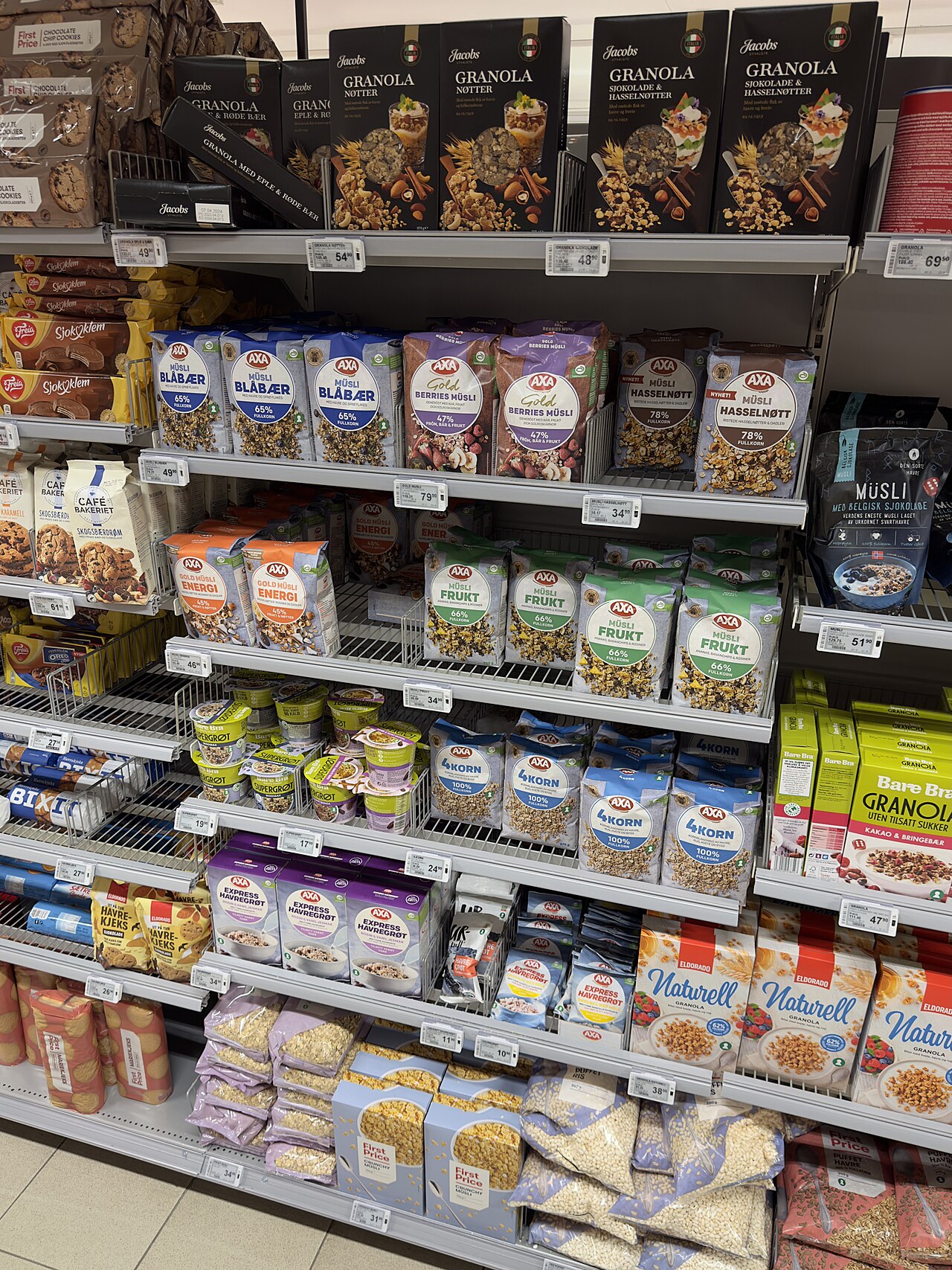 Tørrvarer og frokostblandinger med prislapper i SPAR på Tjøme