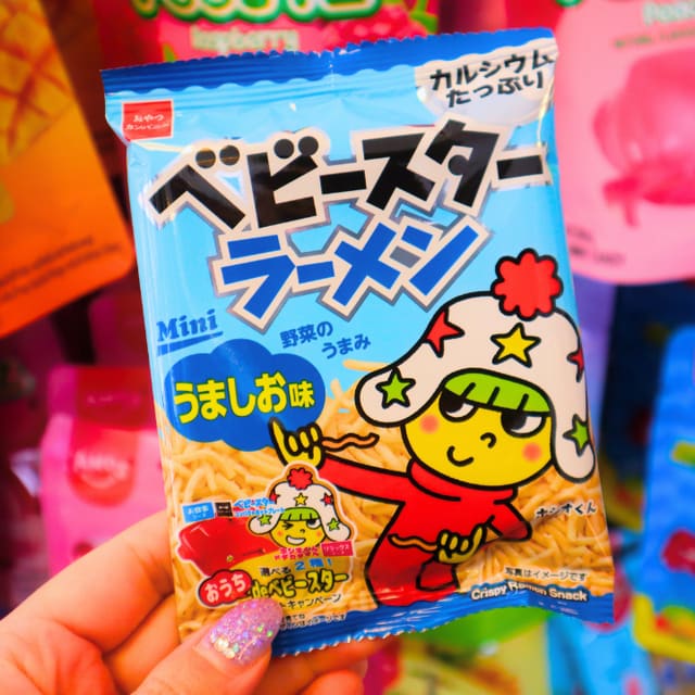 Baby Star Crispy Ramen Snack Umashio Flavour 20g (OYATSU COMPANY)