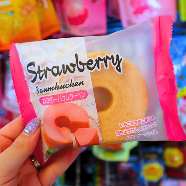 Soft Cake Baumkuchen Strawberry 80g (TAIYO)