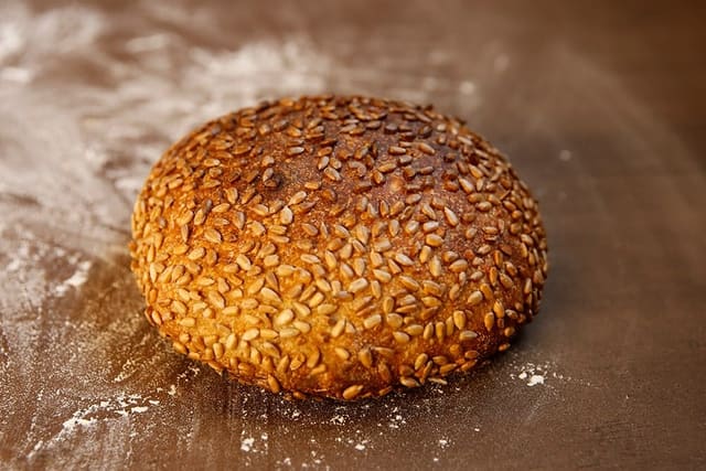 Solsikke & spelt surdeigsbrød